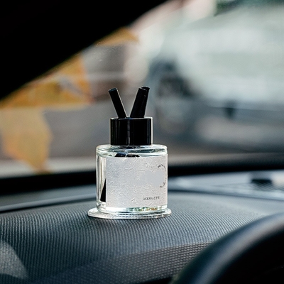 Fragrance Unique Sense Car Aromatherapy Essential Oil خالية من الحرائق مع حصيرة غير قابلة للانزلاق