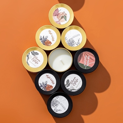 مجموعة هدايا صغيرة مخصصة باللونين الأسود والذهبي من AROMA HOME مكونة من 5 روائح معطرة للمنزل من شمع الصويا