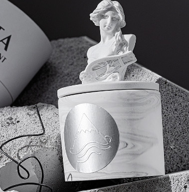 شمعة معطرة برائحة العطر مصنوعة يدويًا من جورج ديفيد كوس نحت الجبس