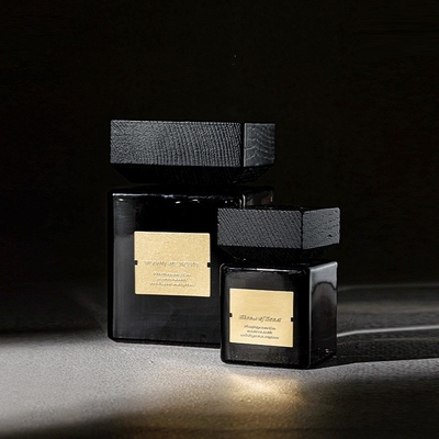 معطر للمنزل من الزجاج الأسود الفاخر مربع 500 مل لقضاء عطلة