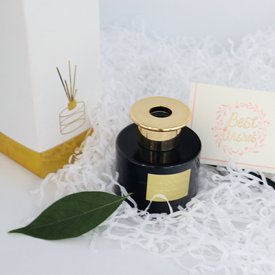 عطر أروما ريد ديفيوزر 100 مل زجاجة سوداء فاخرة مع غطاء ذهبي