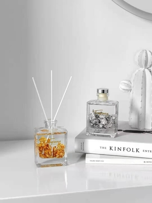 عطر ريد ديفيوزر سينامون كريسماس 120 مل مع رقائق فضية ذهبية