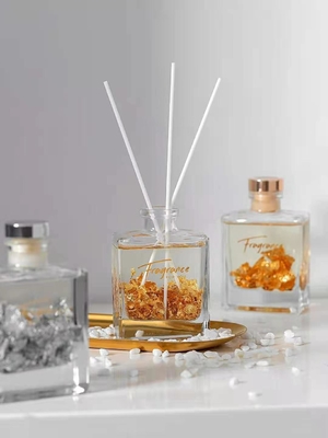 عطر ريد ديفيوزر سينامون كريسماس 120 مل مع رقائق فضية ذهبية