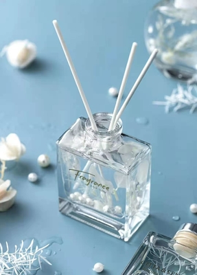 عطر ريد ديفيوزر سينامون كريسماس 120 مل مع رقائق فضية ذهبية