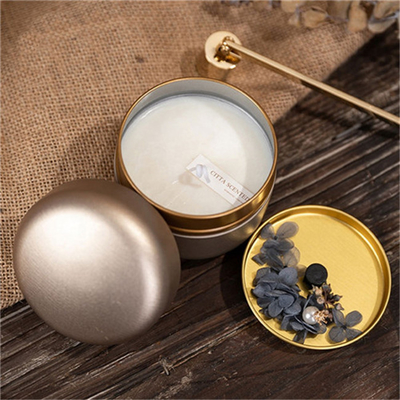 ODM 6 Oz شمعة حاوية من الصفيح أحمر أخضر دائري مع حبوب البن